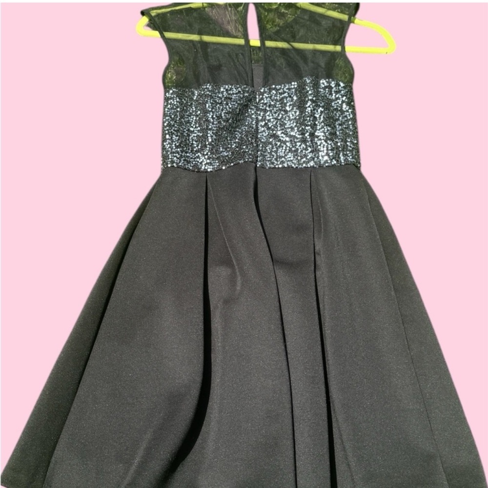 Elegant Black Sequin Dress - Picture 2 of 3